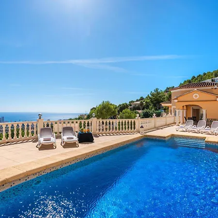 Ros - Plusholidays Villa *